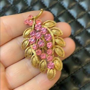 Vintage Jewelry - Gorgeous Vintage Gold & Pink Rhinestone Brooch Vintage Jewelry - Gorgeous Vintage Gold & Pink Rhinestone Brooch